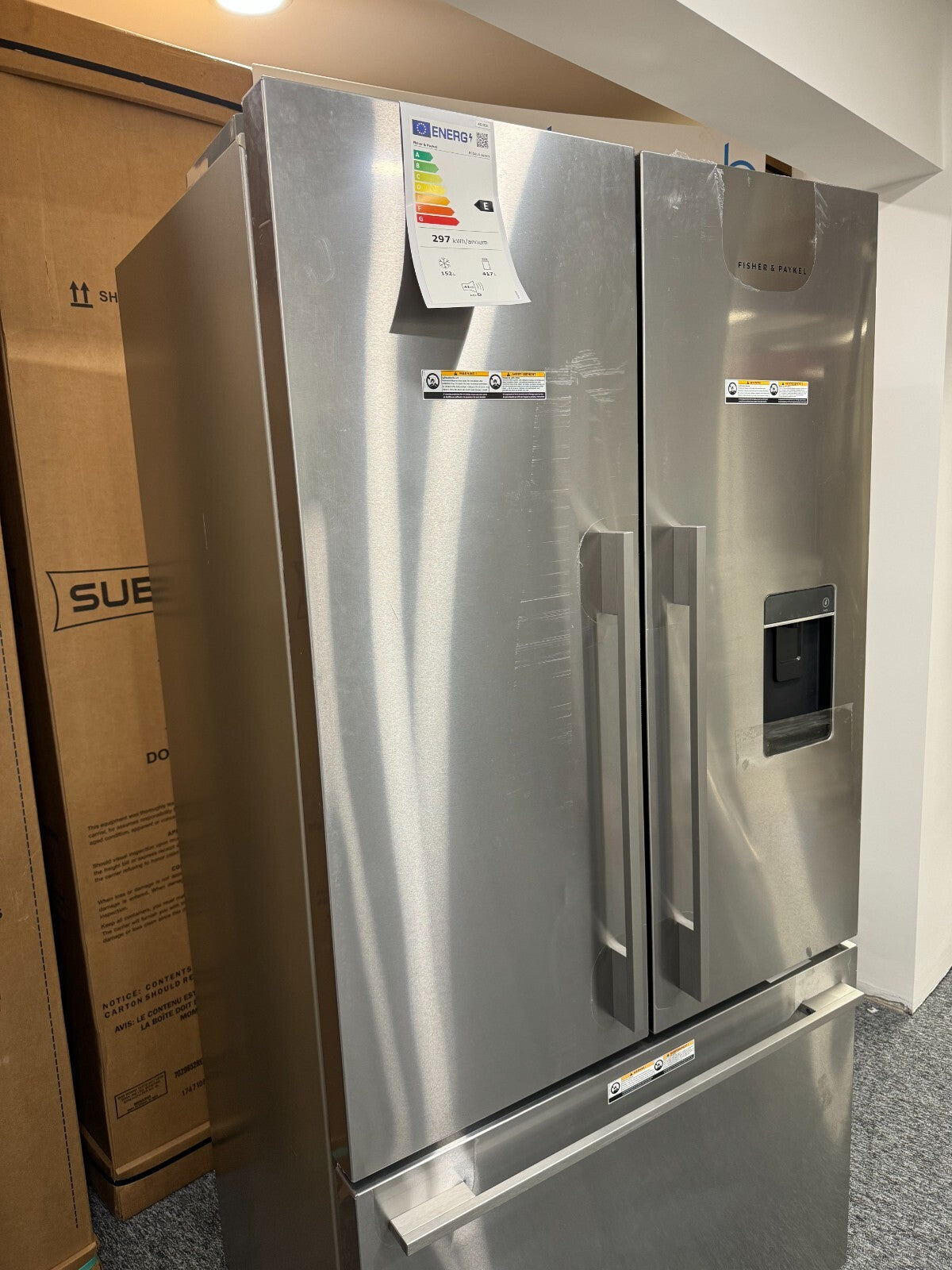 New Fisher & Paykel RF540ADUX6 fridge freezer freestanding French Door appliance