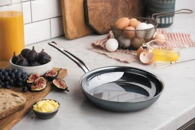 Hestan NanoBond Skillet