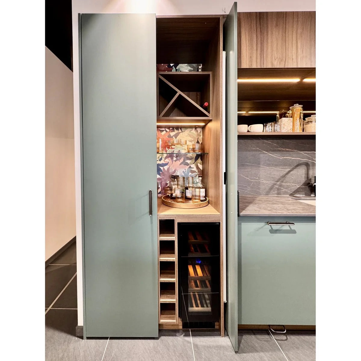 Dunavox FLOW  - 300mm Dual Zone - 17 Bottle - Built In / Freestanding Wine Cooler - DAUF-17.58DB