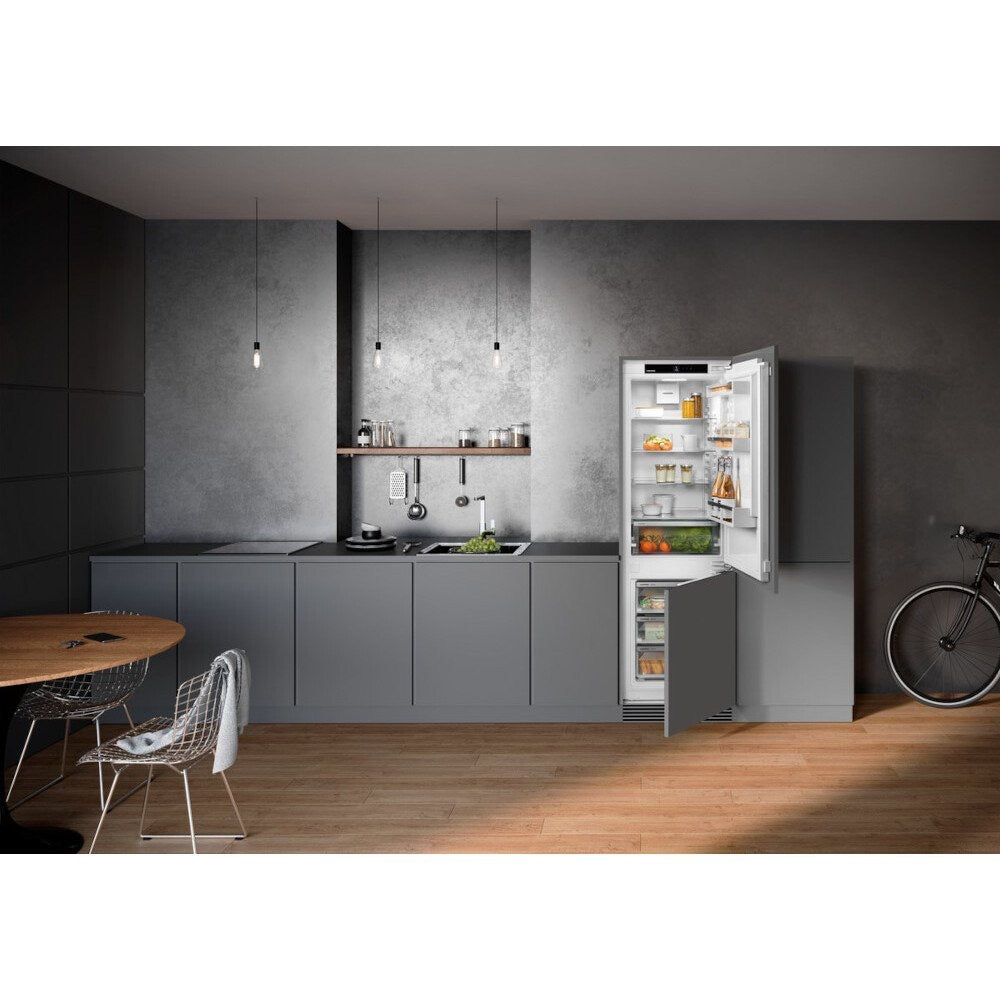 Liebherr ICNe 5103 pure NoFrost Integrated fridge-freezer