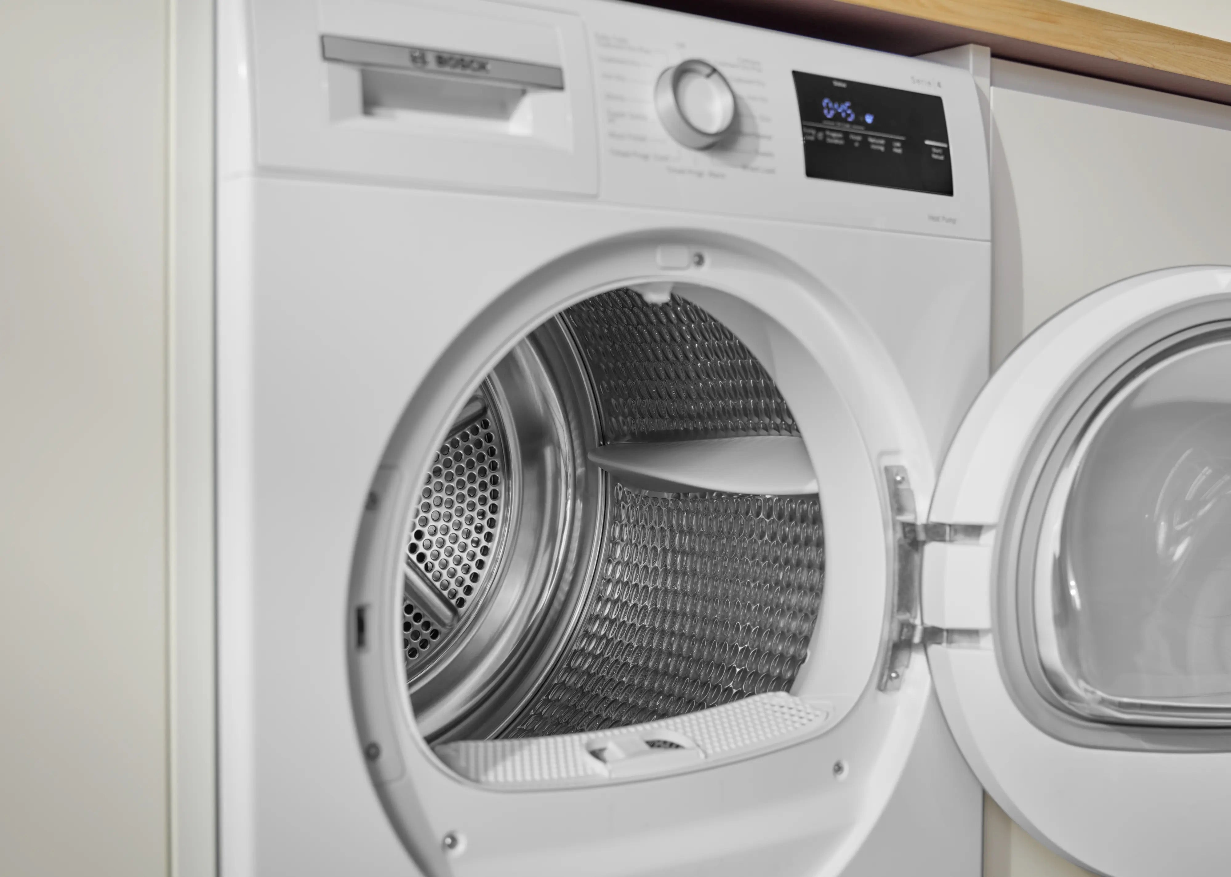 Bosch Series 4 Heat pump tumble dryer 8 kg - WTH85226GB