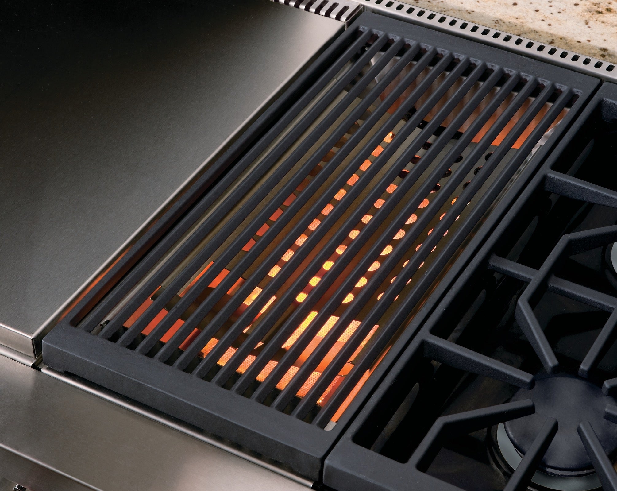 Wolf Sealed Burner Range-Top 4 Burner, Chargrill and Griddle ICBSRT484CG