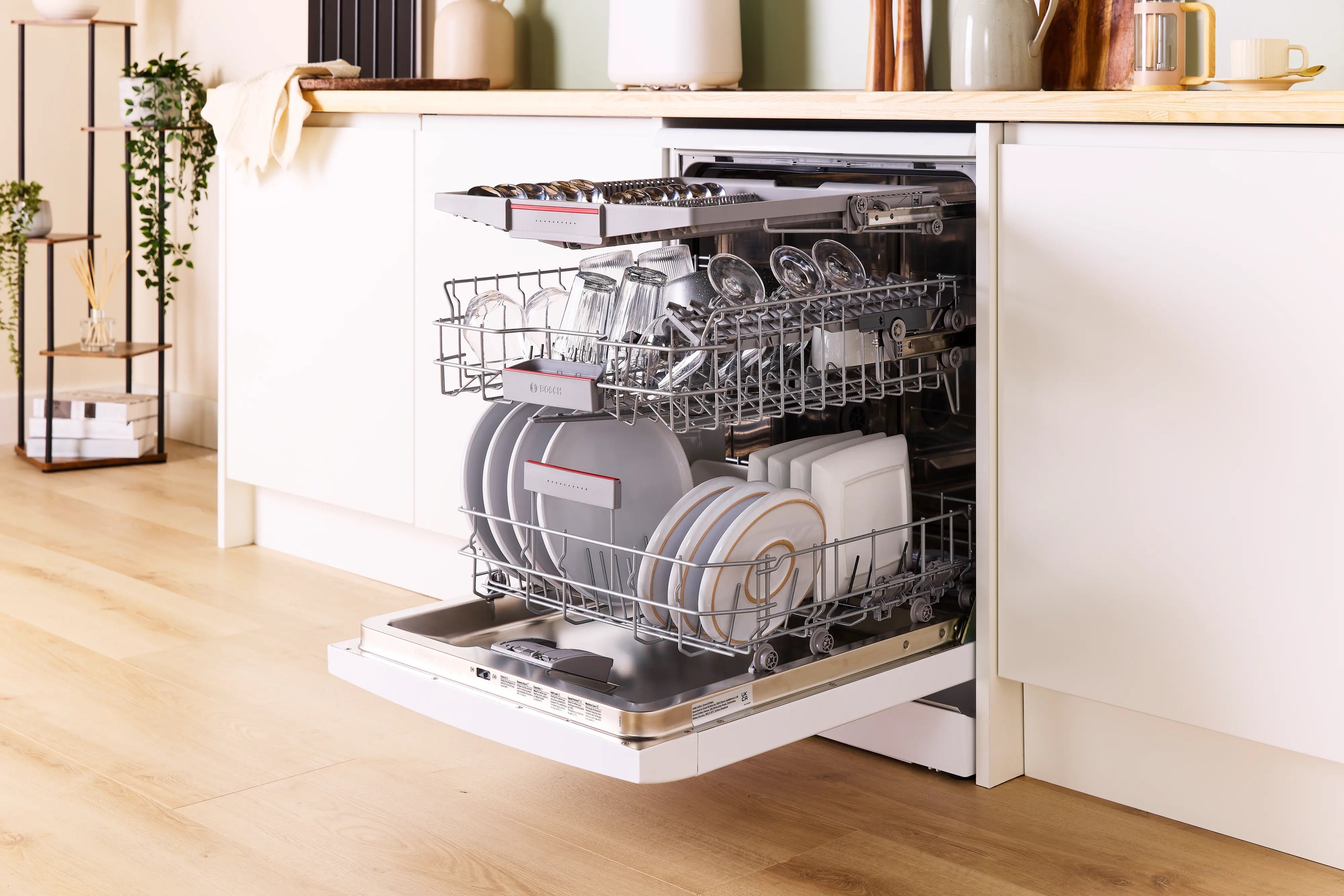 Bosch Series 4 Free-standing dishwasher 60 cm White - SMS4EMW06G