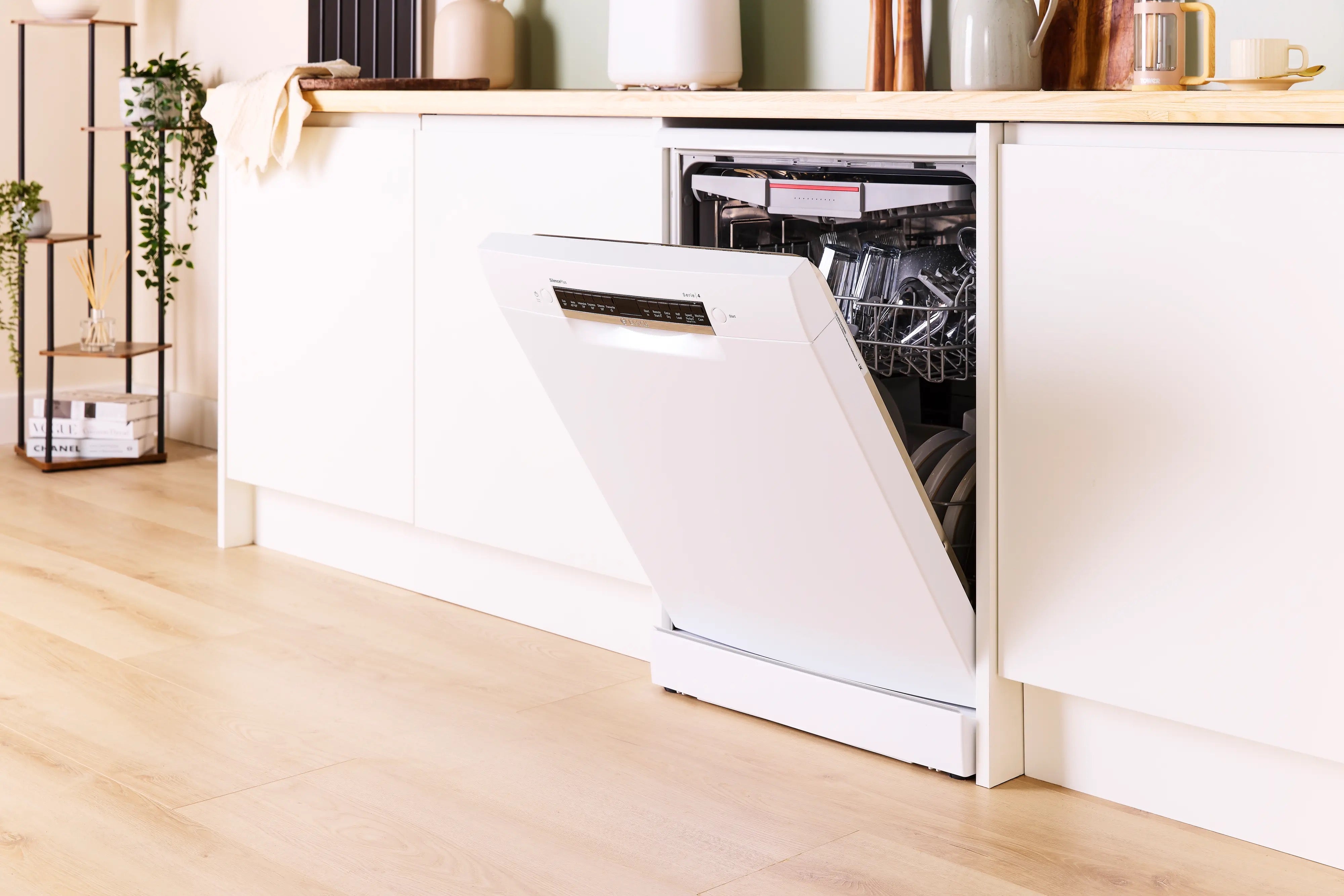 Bosch Series 4 Free-standing dishwasher 60 cm White - SMS4EMW06G
