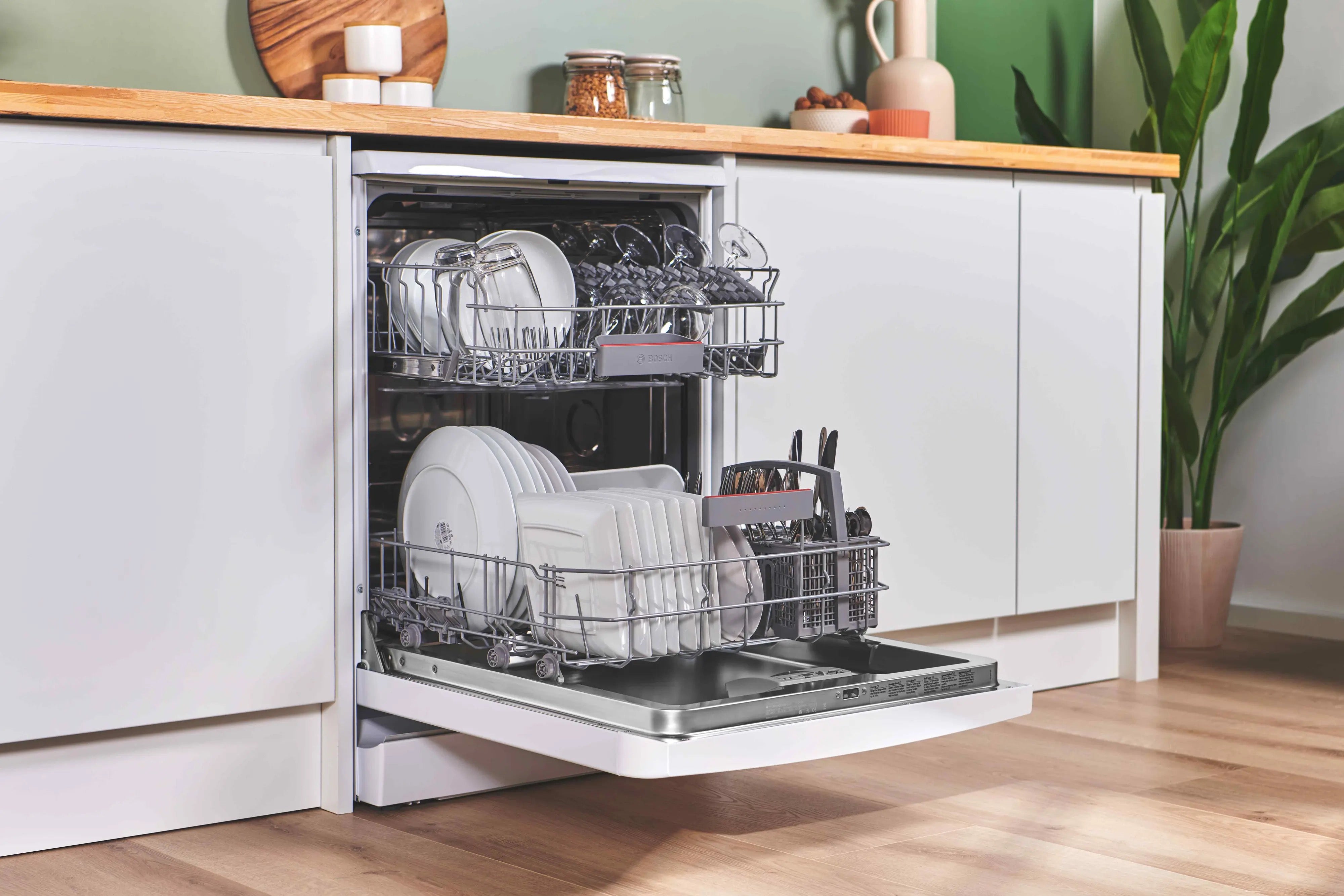 Bosch Series 4 Free-standing dishwasher 60 cm White - SMS4EKW06G