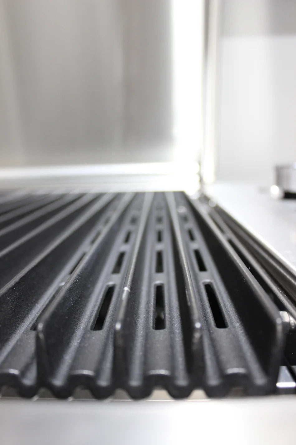 BeefEater Signature Proline Series - 6 Burner Roaster Built-In BBQSignature Proline Series - 6 Burner Roaster Built-In BBQ