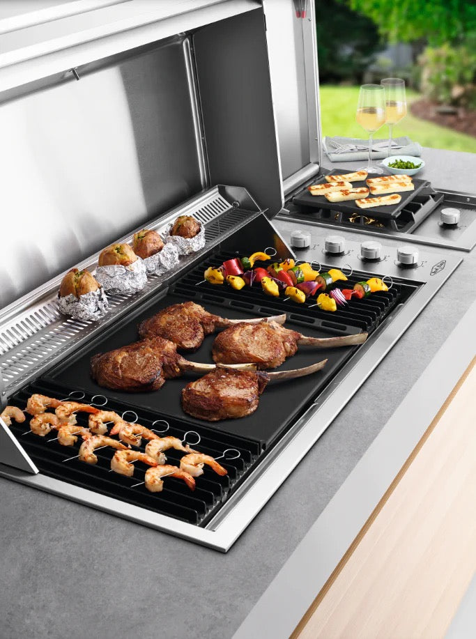 BeefEater Signature Proline Series - 6 Burner Roaster Built-In BBQSignature Proline Series - 6 Burner Roaster Built-In BBQ