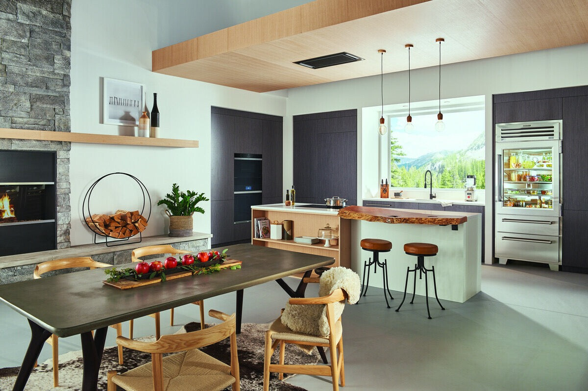 Wolf M Series Contemporary Black Glass Single Oven ICBSO3050CM/B