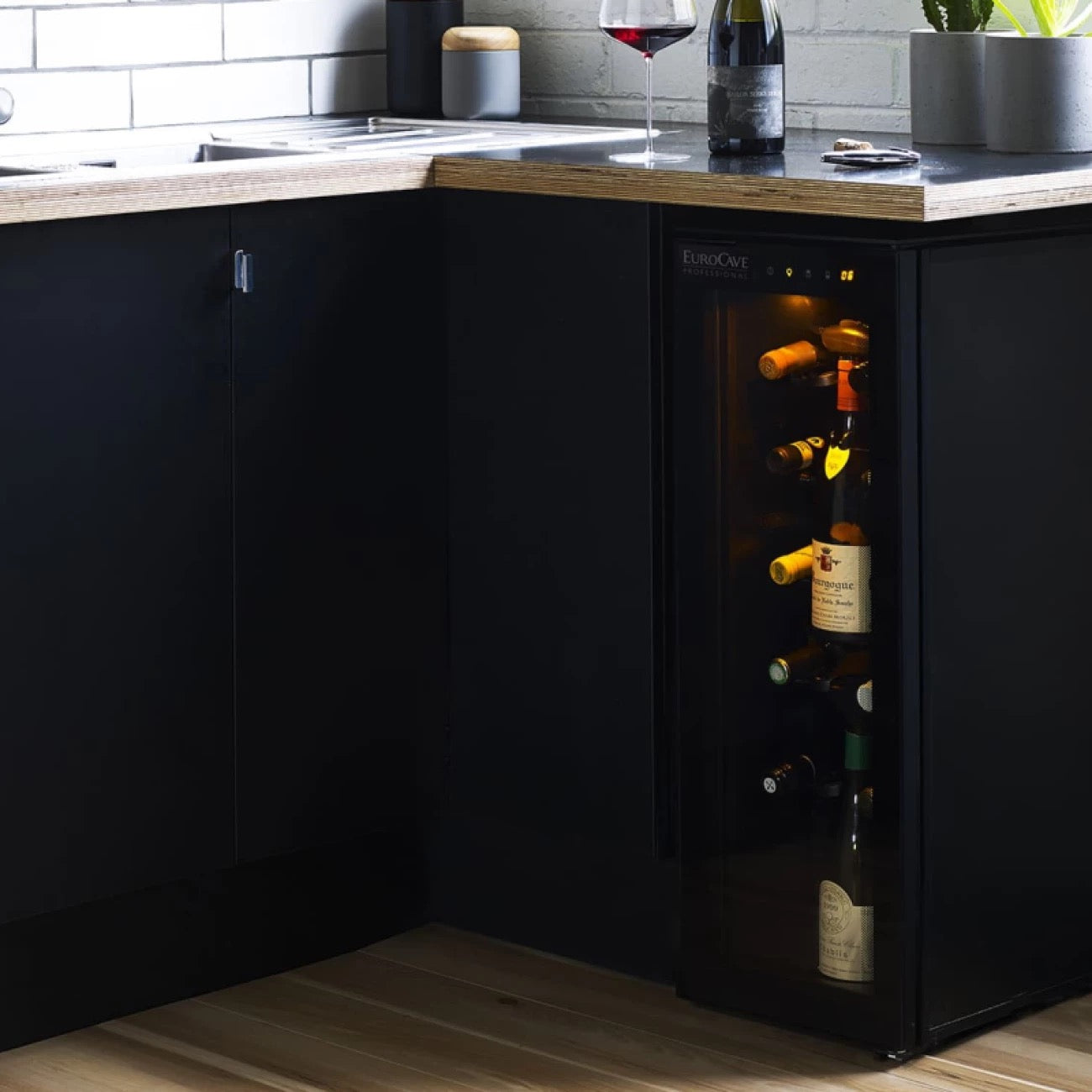 EuroCave 12-bottle wine bar - brings wine to the correct temperature and preserves open bottles