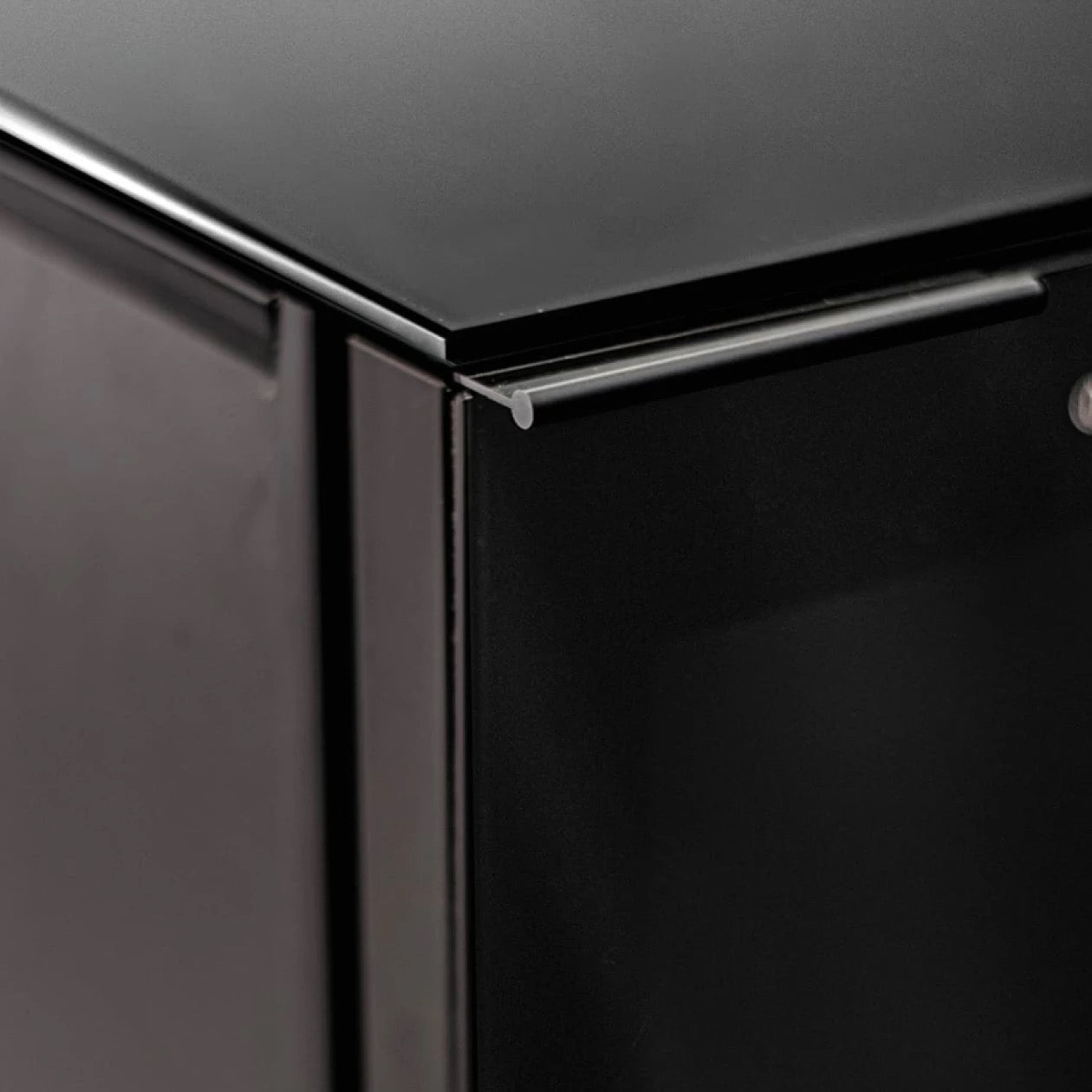 EuroCave 12-bottle wine bar - brings wine to the correct temperature and preserves open bottles