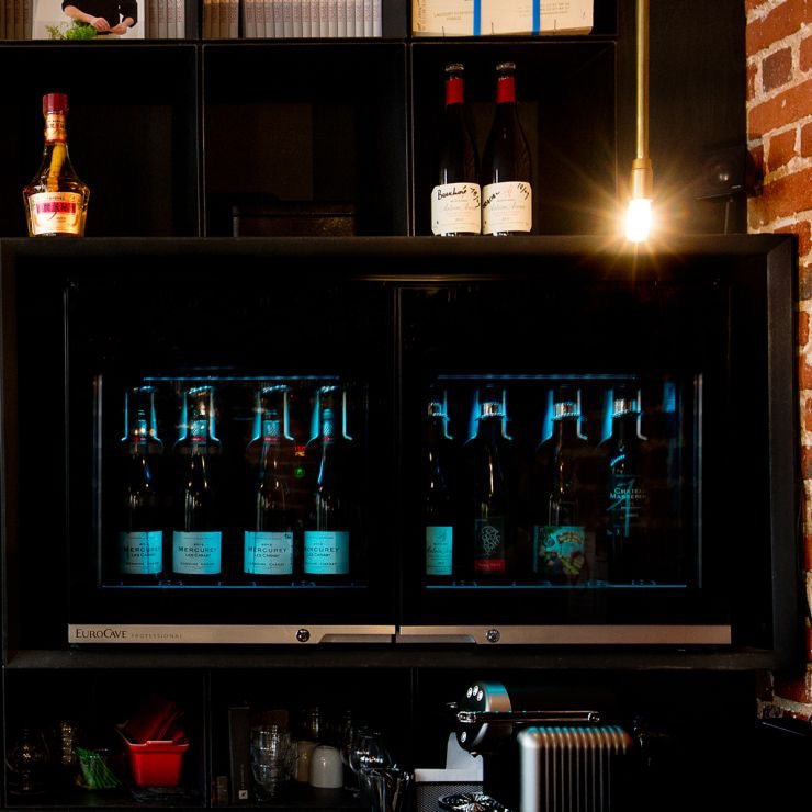 EuroCave 8-bottle wine bar - brings wine to the correct temperature and preserves open bottles