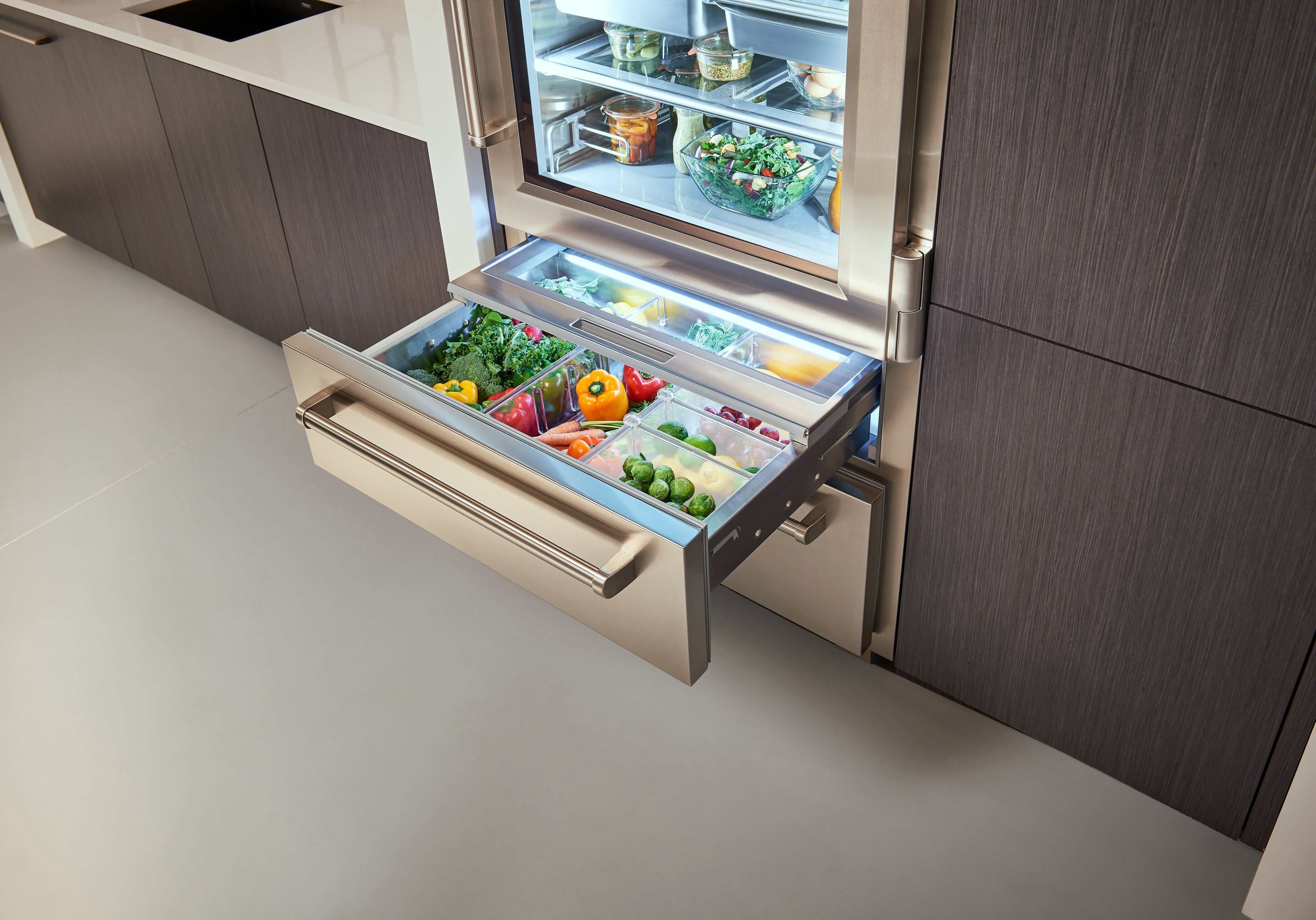 Sub-Zero PRO Refrigerator/Freezer with Glass Door ICBPRO3650G