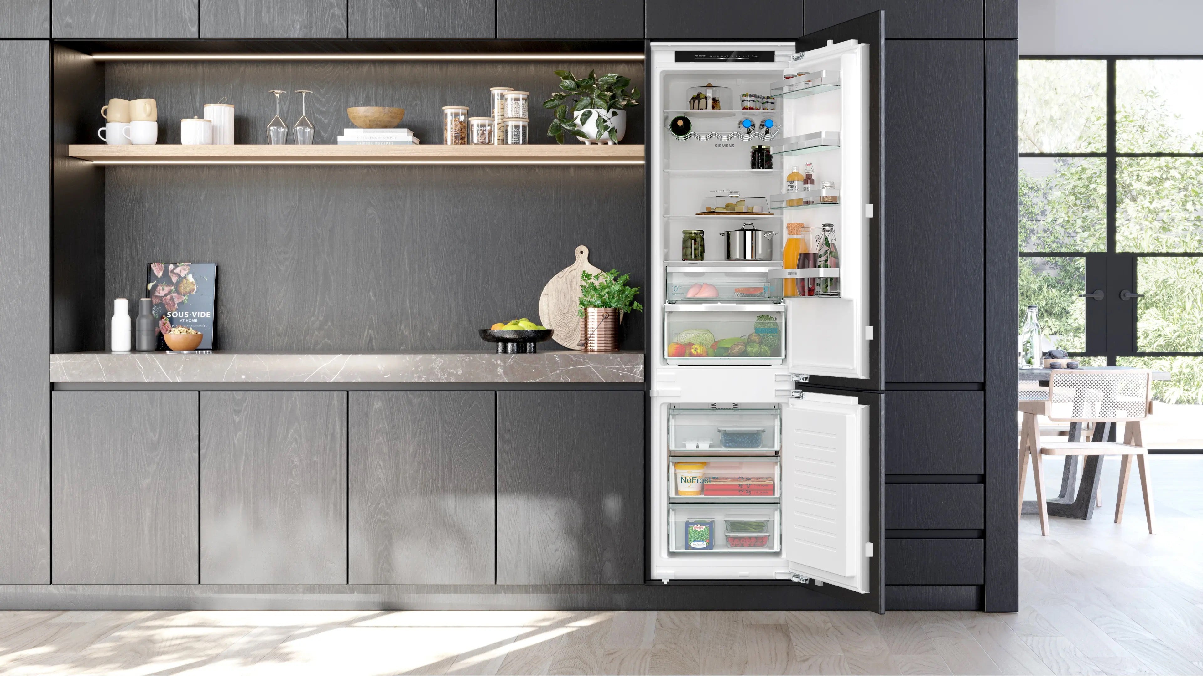 Siemens iQ300 Built-in fridge-freezer with freezer at bottom 193.5 x 55.8 cm flat hinge - KI96NVFD0G