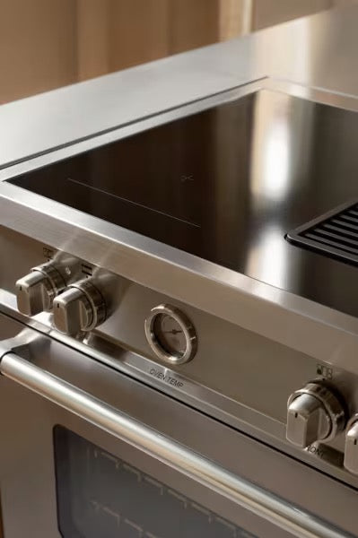 Bertazzoni Master Series 90cm Air-Tec cooker with induction top and integrated hood