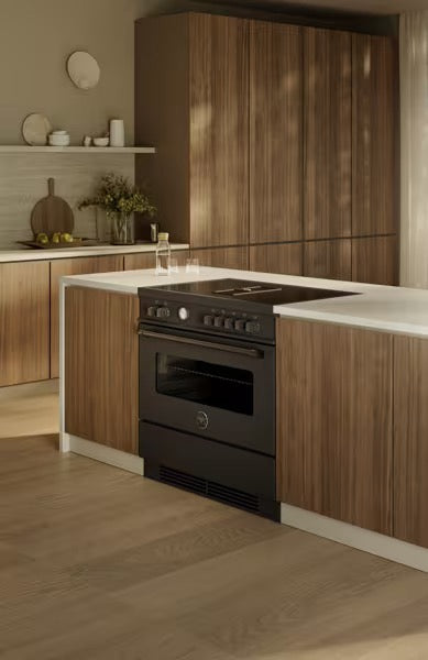 Bertazzoni Master Series 90cm Air-Tec cooker with induction top and integrated hood