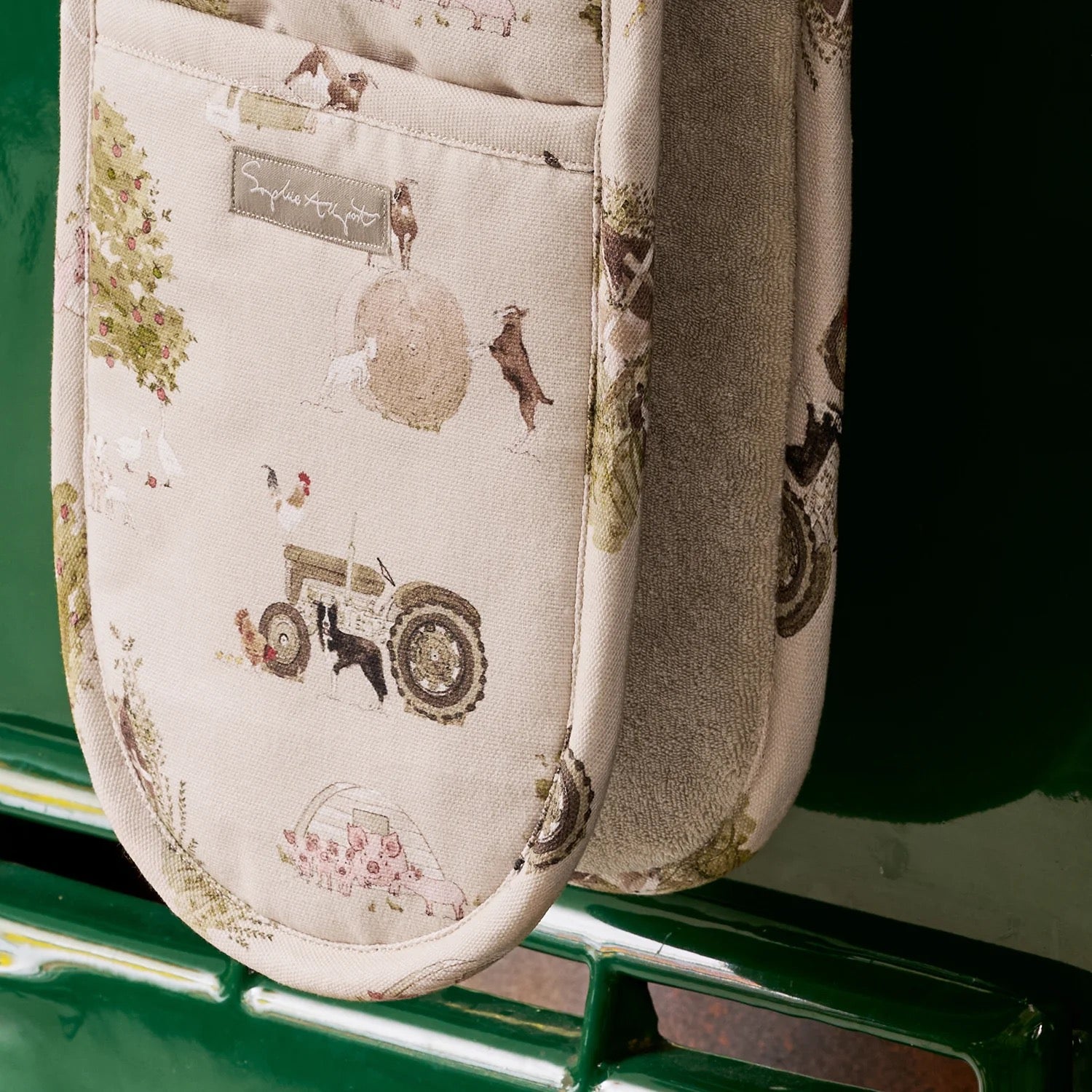 Sophie Allport Farm Friends Double Oven Glove