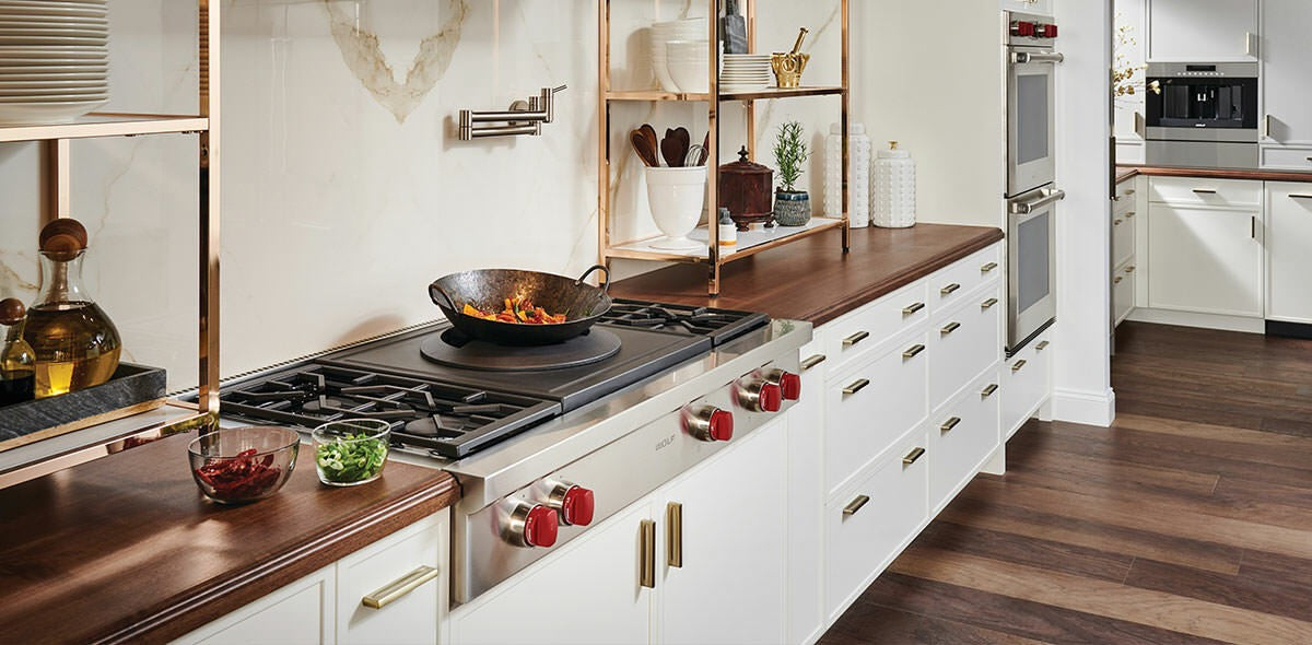 Wolf Sealed Burner Range-Top 4 Burner and Wok ICBSRT484W