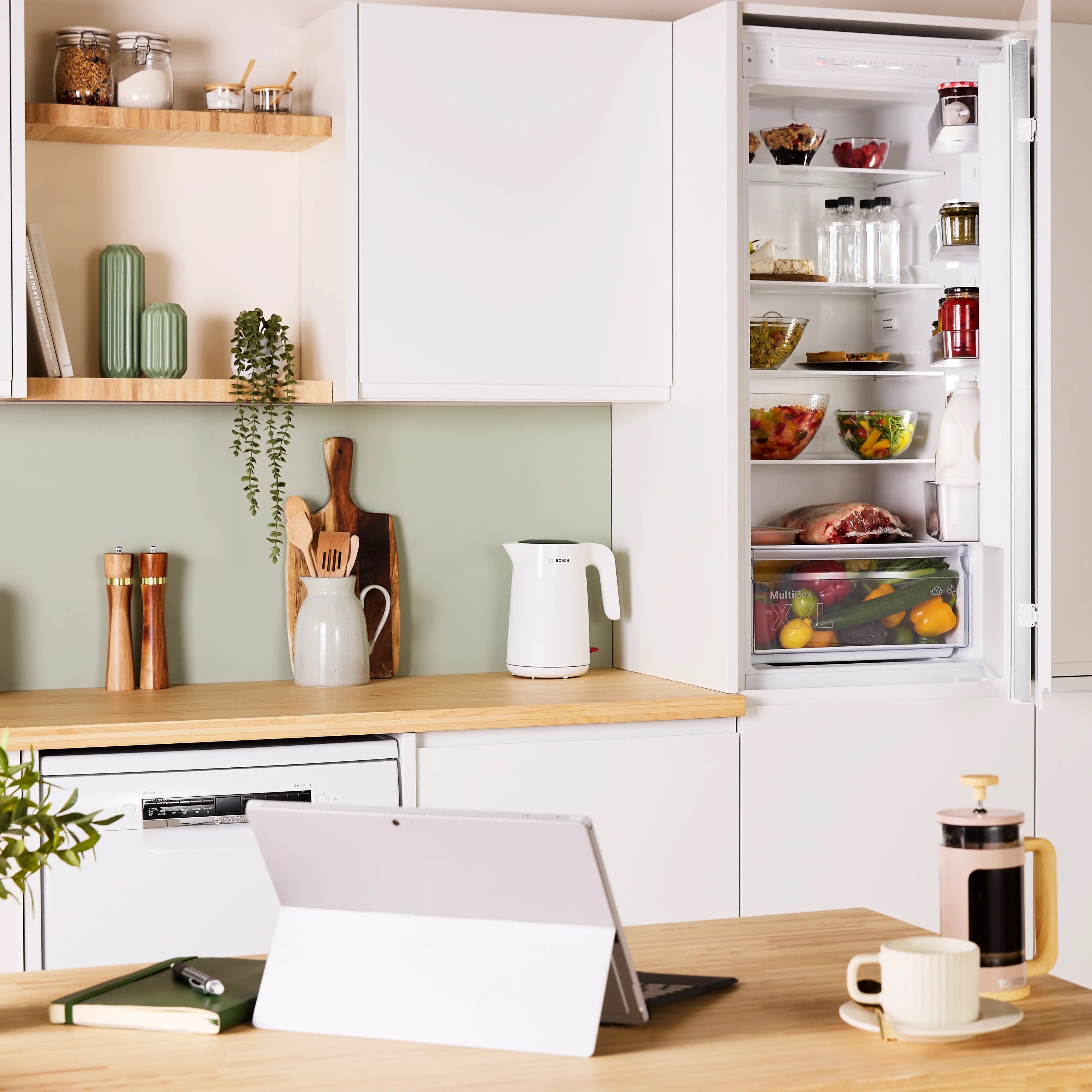 Bosch Series 2 Built-in fridge-freezer with freezer at bottom 193.5 x 54.1 cm - KIN96NSE0G