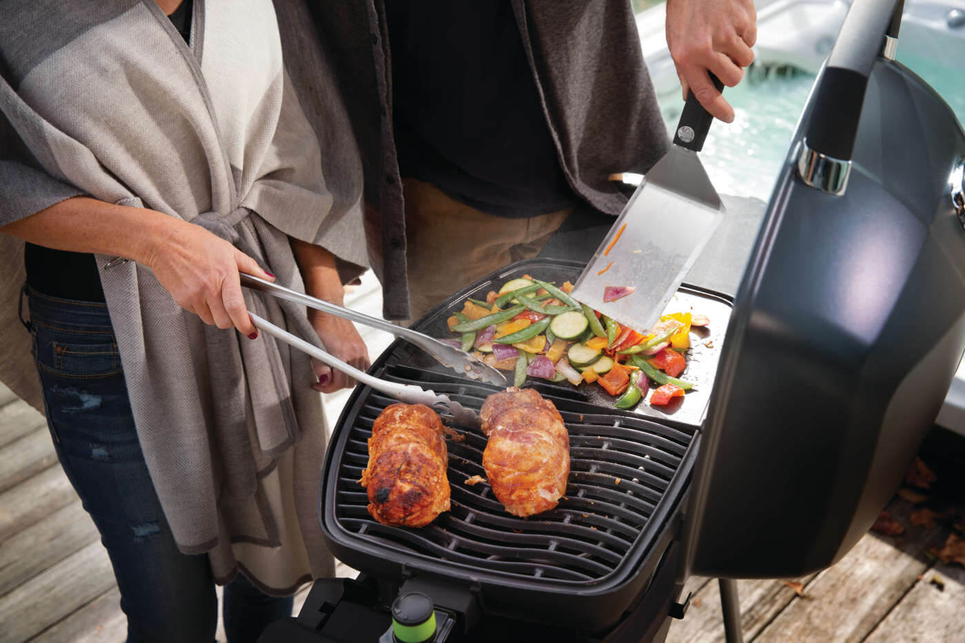 TravelQ PRO285E | Portable Electric Grill | 1 Burner | WAVE Cast Iron Grids | Cast Aluminum Lid | Caterbitz UK