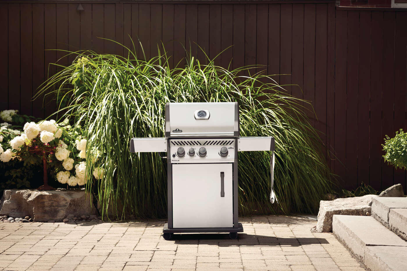 Rogue XT 425 SIB Gas Grill | Stainless Steel 3 Burner BBQ | Infrared Sizzle Zone | WAVE Cast Iron Grids | Caterbitz UK