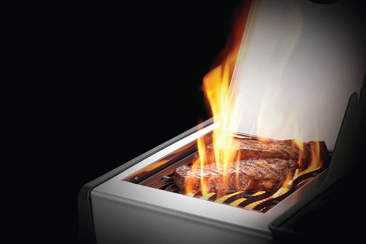 Rogue XT 425 SIB Gas Grill | Stainless Steel 3 Burner BBQ | Infrared Sizzle Zone | WAVE Cast Iron Grids | Caterbitz UK