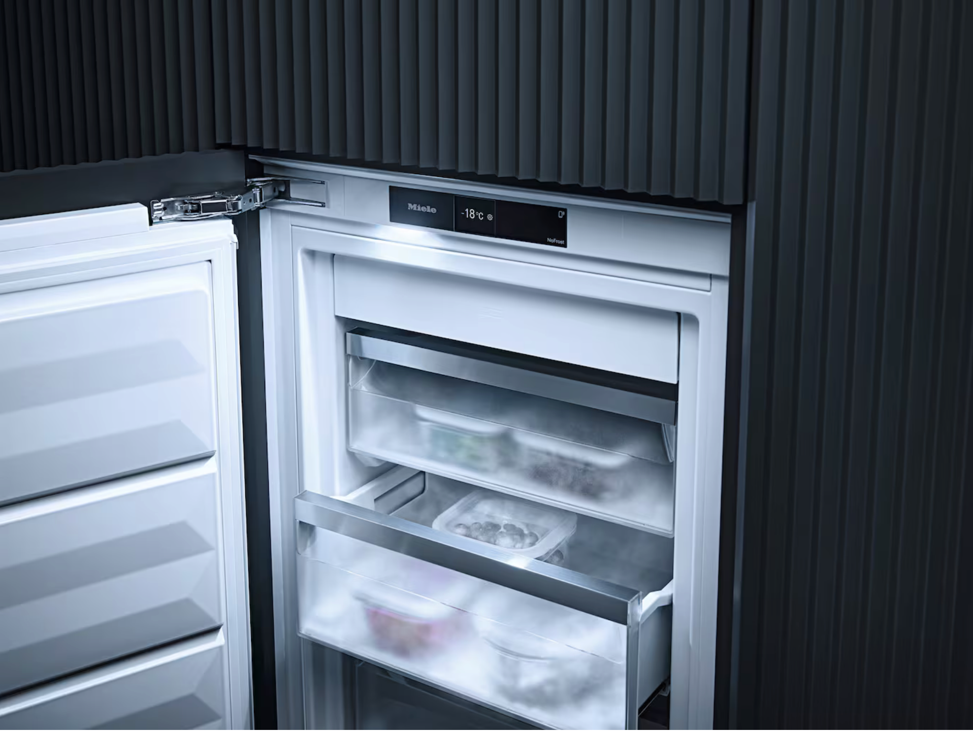 Miele Built-in freezer, 178 cm niche height Platinum FNS 7774 D