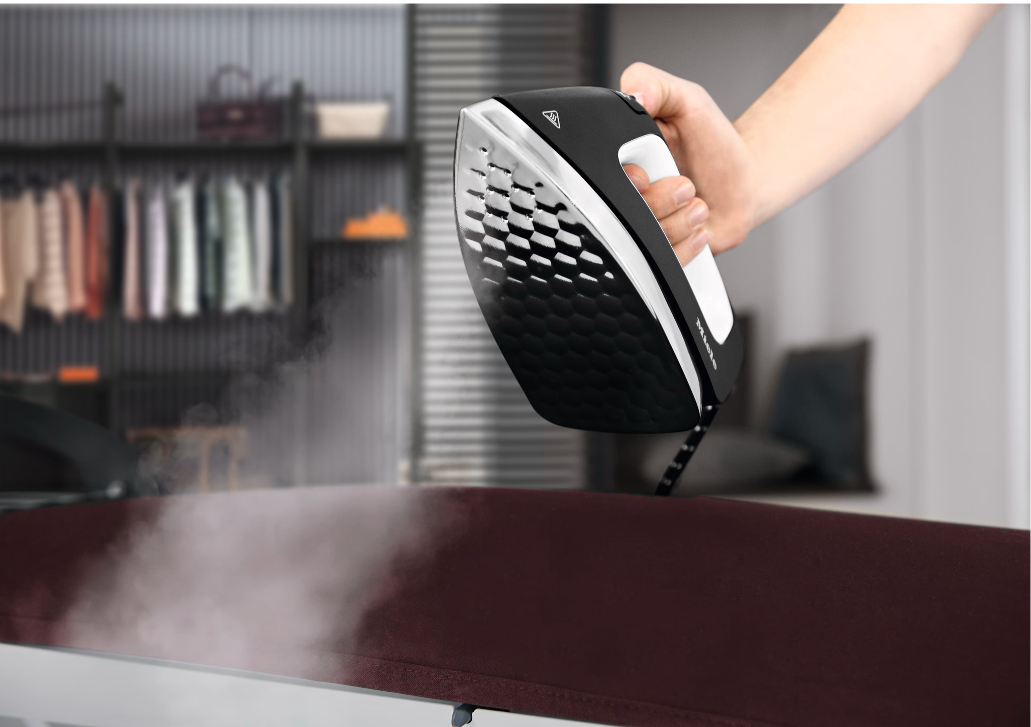 Miele Steam ironing system B 4826 FashionMaster Tayberry red