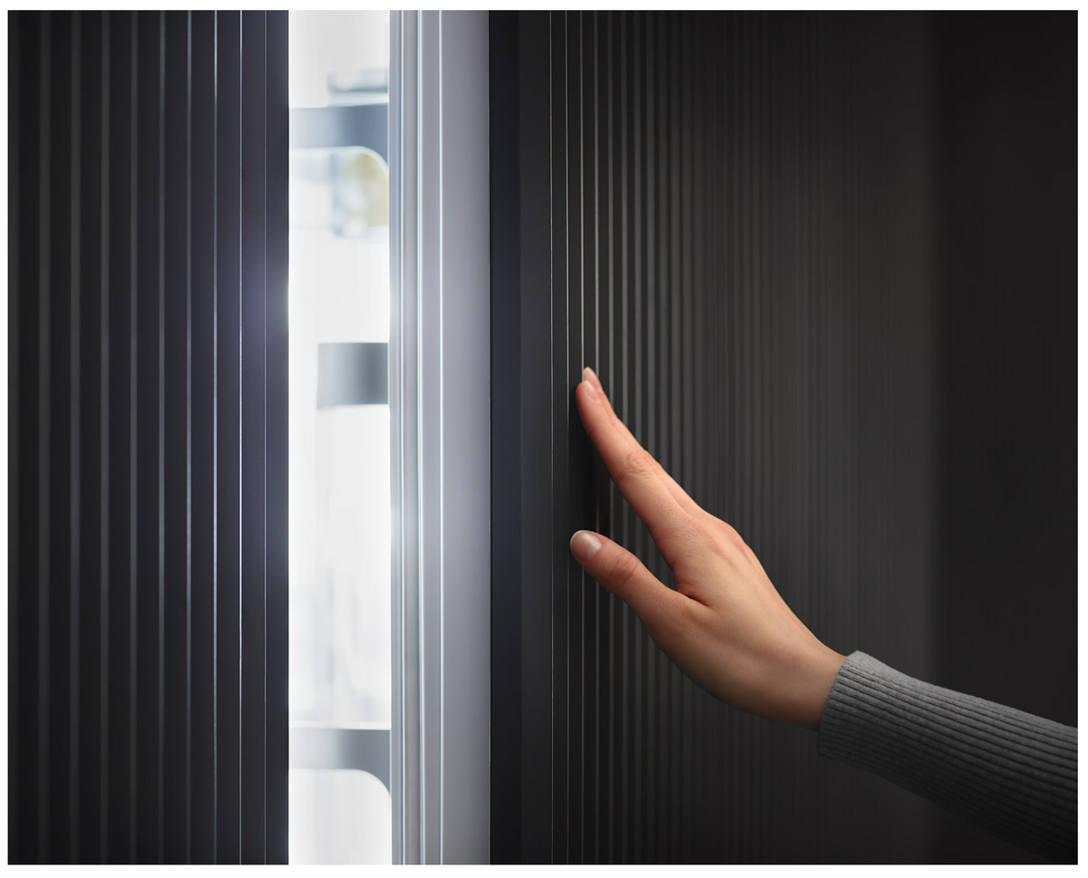 Miele MasterCool Fully Integrated Larder Fridge – Fixed Hinge