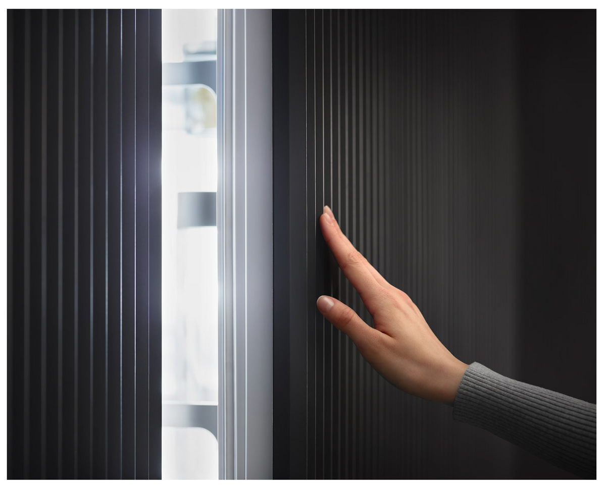 Miele MasterCool Fully Integrated Larder Fridge – Fixed Hinge