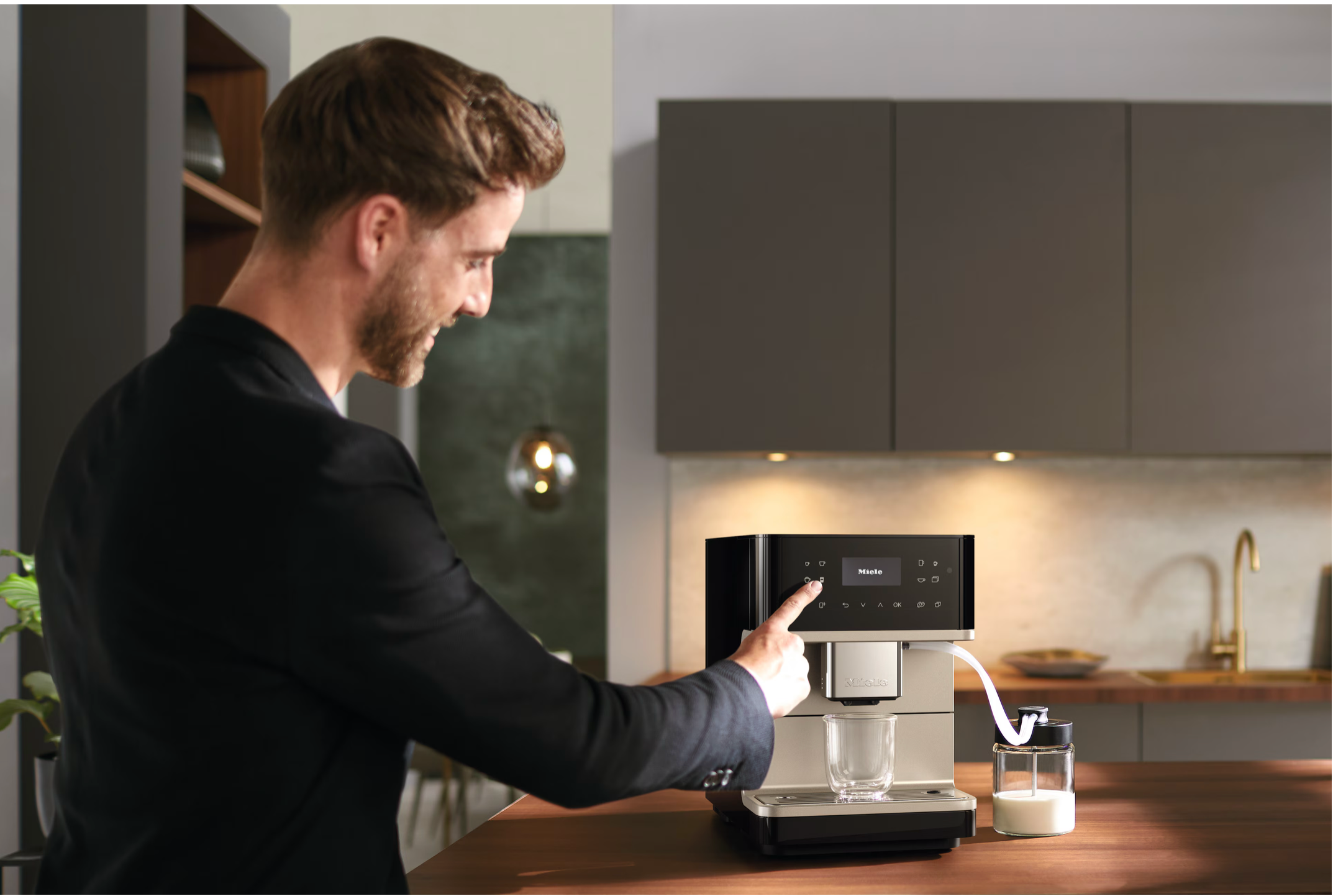 Miele Countertop coffee machine Gold CM 6360 MilkPerfection Obsidian black.CM