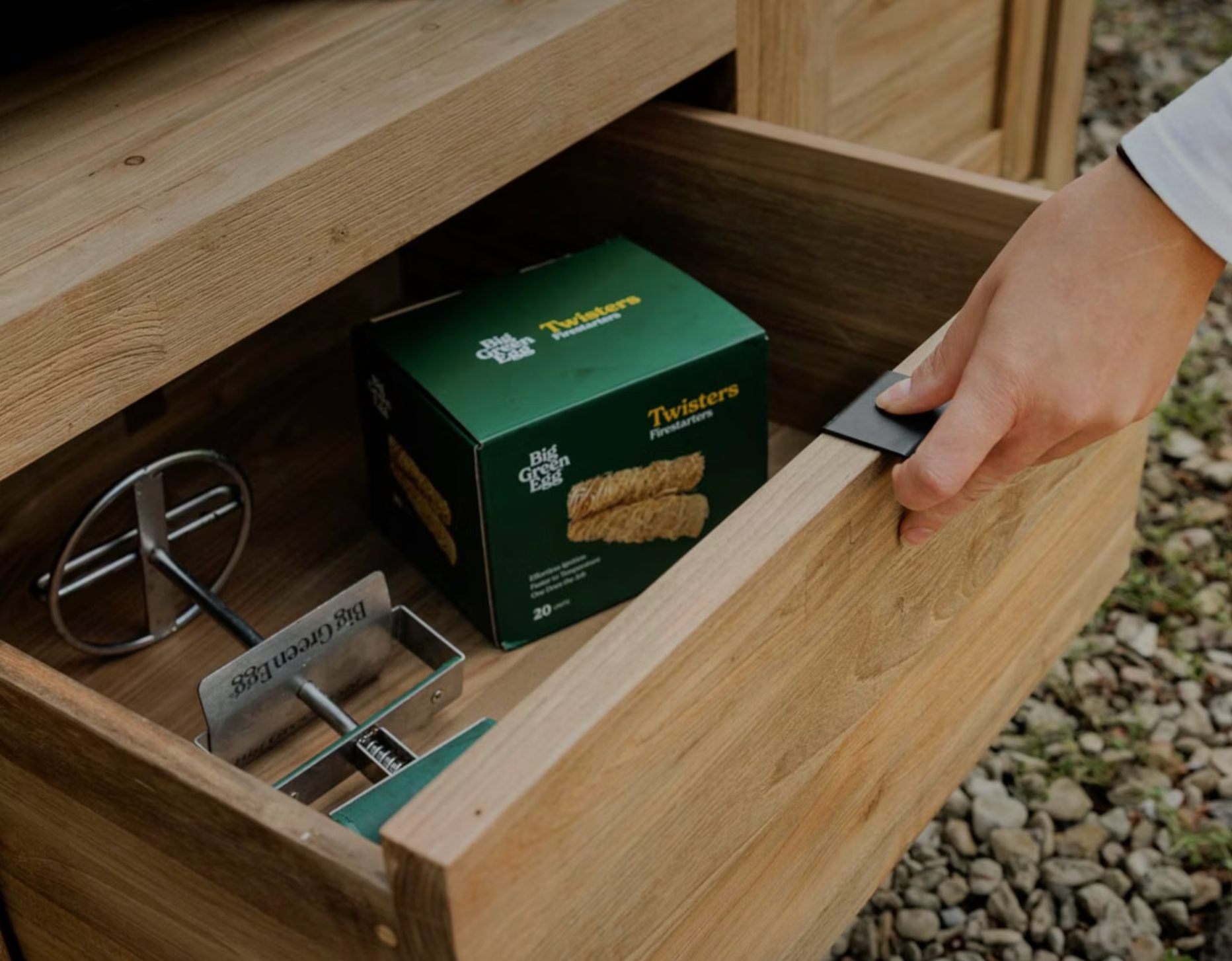 BIG GREEN EGG TEAK KITCHEN